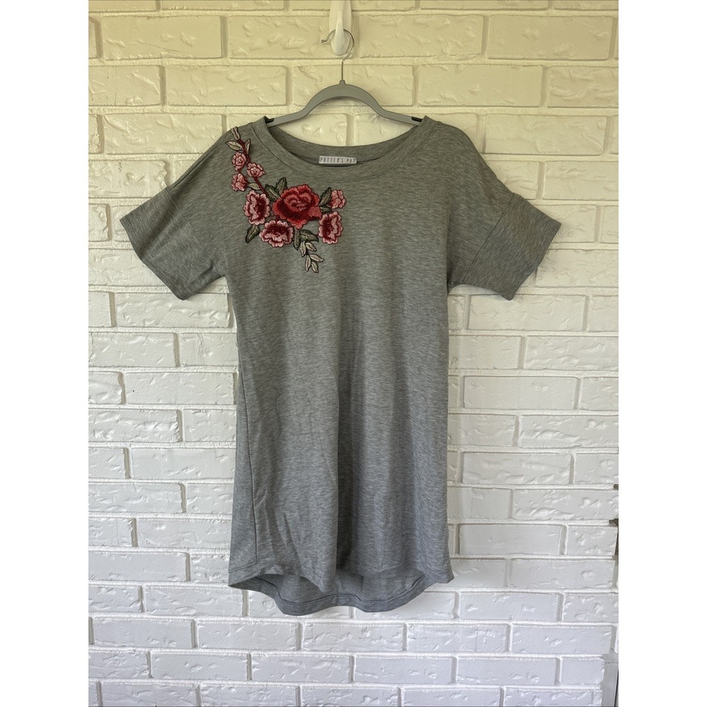Potters Pot Top Womens Medium Floral‎ Applique Roses Gray Short Sleeve Stretch